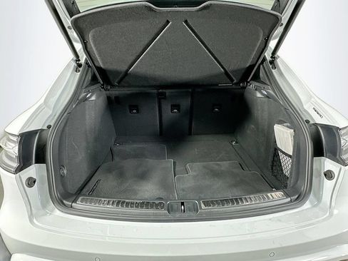 Certified 2025 Porsche Macan AWD/4WD image 28