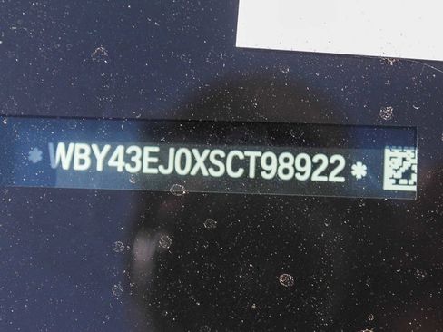 Certified 2025 BMW i7 eDrive50 w/ Premium Package image 29