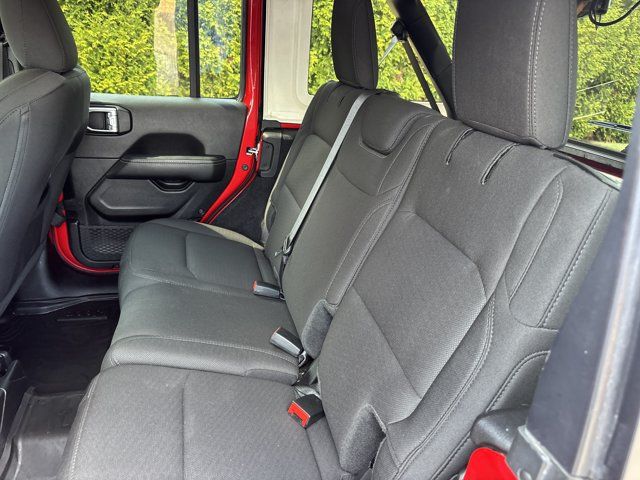 Used 2022 Jeep Wrangler Unlimited Sahara w/ Cold Weather Group AWD/4WD image 18