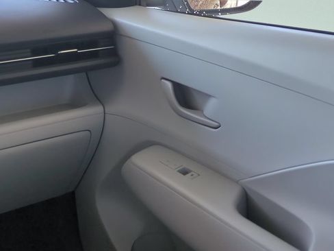 Used 2025 Hyundai Kona SEL AWD/4WD image 13
