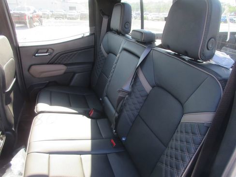 New 2026 GMC Canyon Denali AWD/4WD image 13