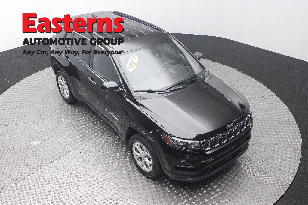 Used 2024 Jeep Compass Latitude AWD/4WD image 3