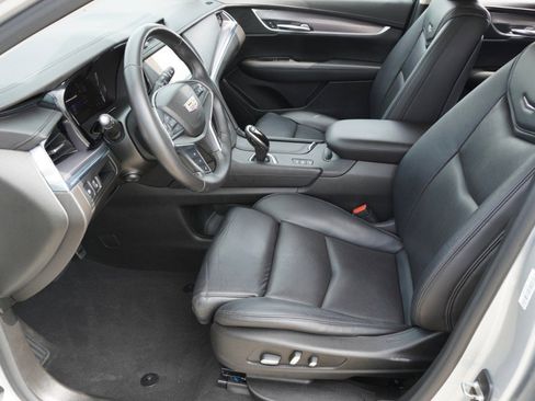 Used 2017 Cadillac XT5 Luxury w/ Driver Awareness Package image 13