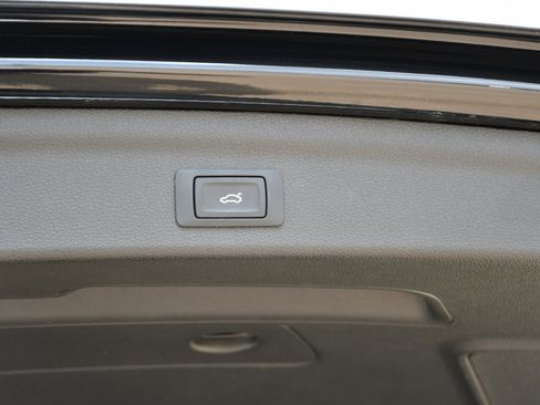 Used 2025 Audi Q3 2.0T Premium image 8