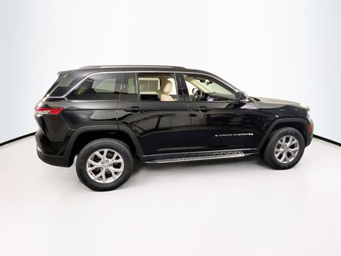 Used 2022 Jeep Grand Cherokee Limited w/ Luxury Tech Group II image 4