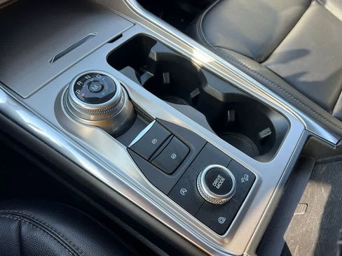 Used 2020 Ford Explorer XLT w/ Equipment Group 202A image 36