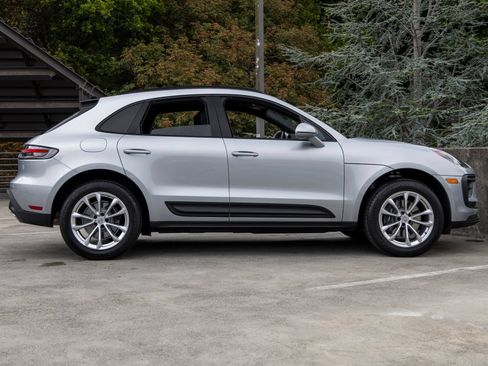 Certified 2026 Porsche Macan AWD/4WD image 12
