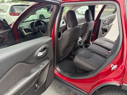 Used 2015 Jeep Cherokee Latitude w/ Comfort/Convenience Group FWD image 10