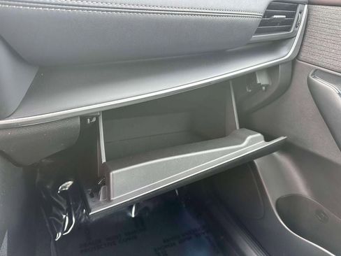 Used 2023 Nissan Rogue S image 32