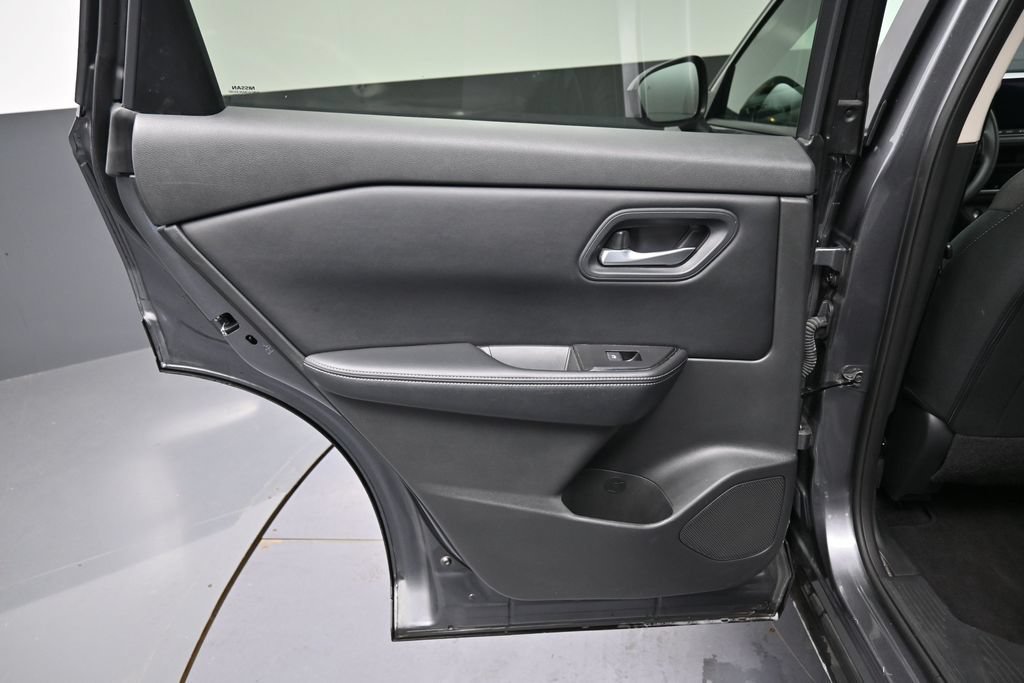 Used 2024 Nissan Rogue SV FWD image 25