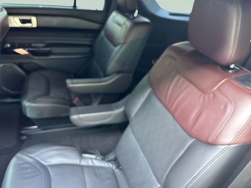 Used 2023 Ford Explorer Platinum w/ Technology Package AWD/4WD image 37