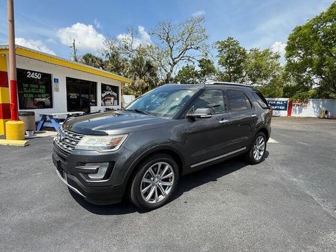 Used 2017 Ford Explorer Limited image 2