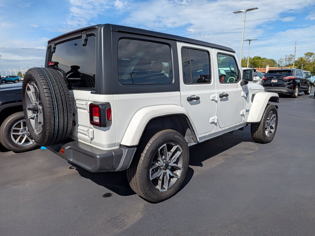 Used 2024 Jeep Wrangler Unlimited AWD/4WD image 5