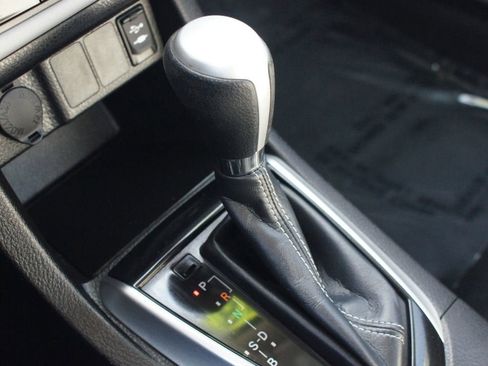 Used 2018 Toyota Corolla LE image 9