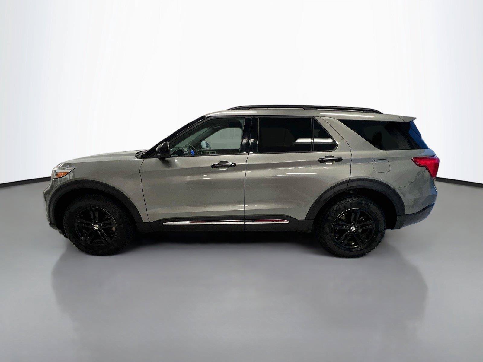 Used 2020 Ford Explorer XLT w/ Comfort Package AWD/4WD image 8