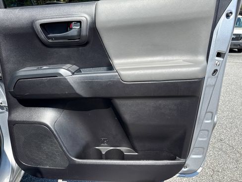 Used 2020 Toyota Tacoma SR w/ SR Convenience Package RWD image 16