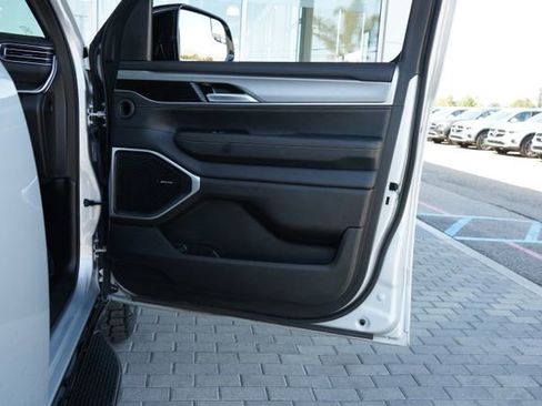 Used 2024 Jeep Wagoneer Series II w/ Convenience Group I image 16