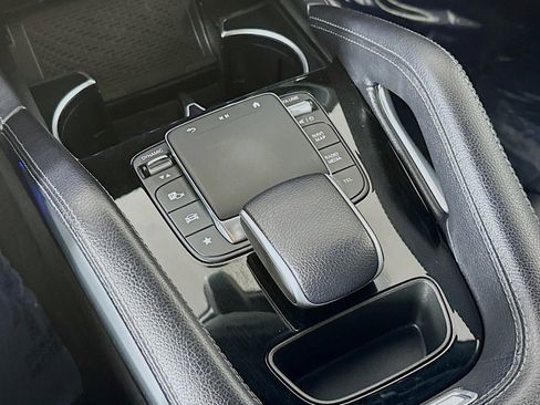 Used 2024 Mercedes-Benz GLE 350 4MATIC image 7