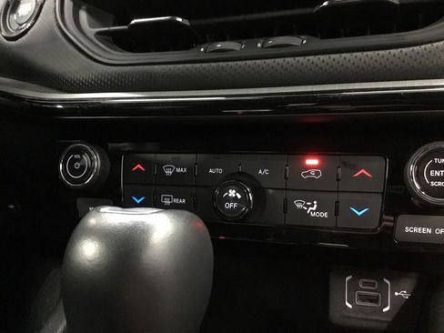 Used 2025 Jeep Compass Trailhawk AWD/4WD image 24