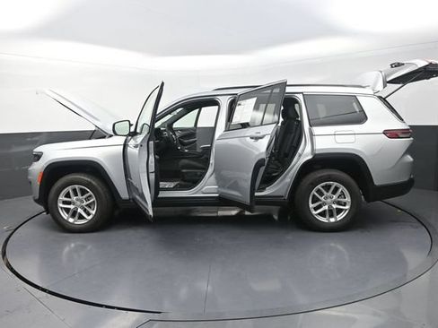 Used 2025 Jeep Grand Cherokee L Laredo AWD/4WD image 33