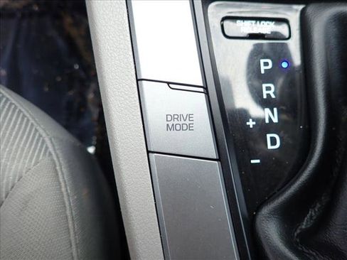 Used 2018 Hyundai Elantra SEL FWD image 17
