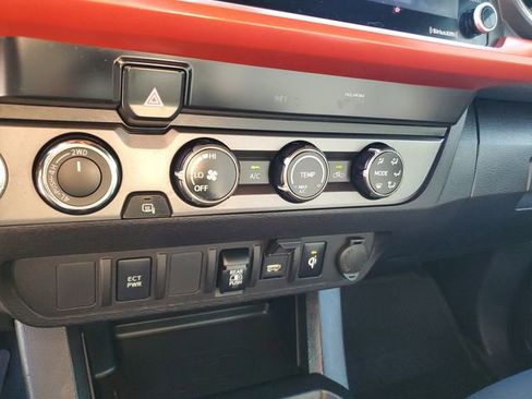 Used 2020 Toyota Tacoma TRD Sport AWD/4WD image 22