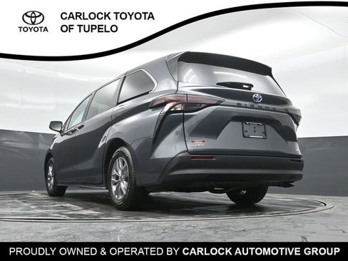 Used 2025 Toyota Sienna LE image 44