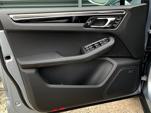 New 2025 Porsche Macan image 27