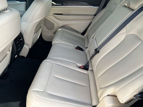 Certified 2025 Jeep Grand Cherokee L Limited AWD/4WD image 15