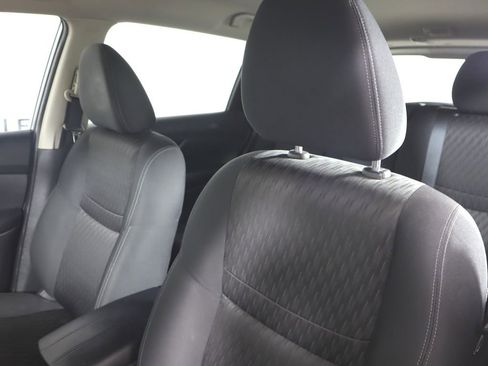 Used 2018 Nissan Rogue S image 19