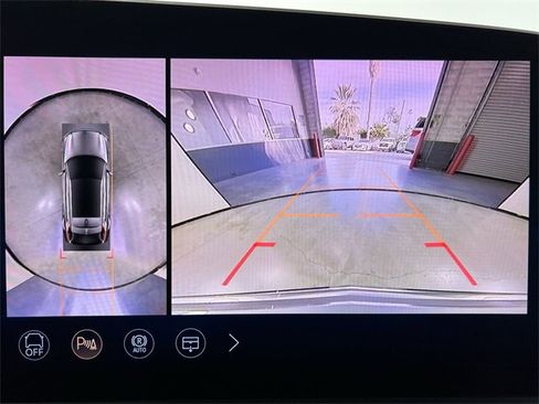 Used 2026 Cadillac Lyriq Premium Luxury image 15