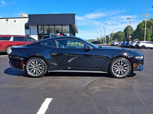 Used 2025 Ford Mustang Premium RWD image 7