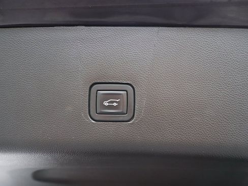 Used 2023 Chevrolet Traverse High Country w/ LPO, Floor Liner Package image 28
