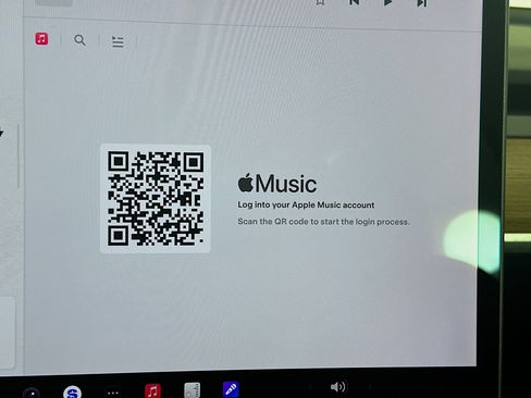 Used 2023 Tesla Model Y Long Range image 18