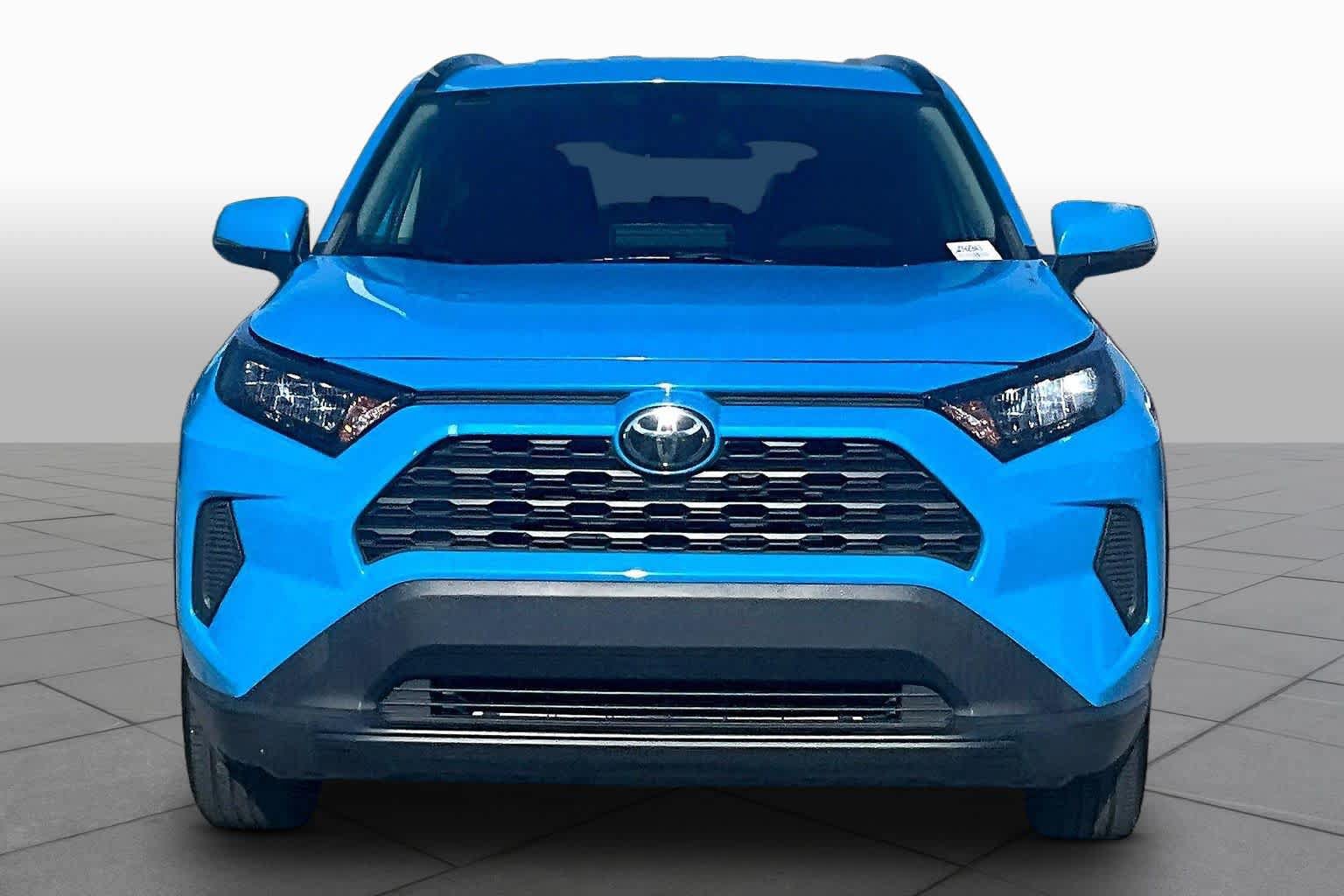 Used 2020 Toyota RAV4 LE w/ Carpet Mat Package AWD/4WD image 4