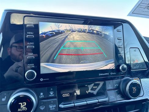 Used 2020 Toyota Highlander XLE image 16