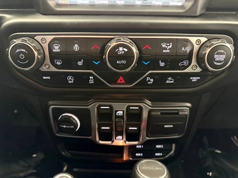 Used 2023 Jeep Gladiator Overland AWD/4WD image 37