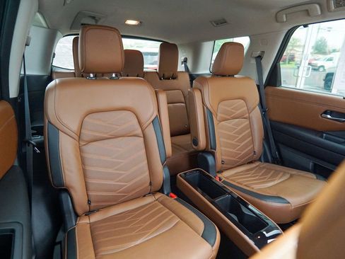 Used 2023 Nissan Pathfinder Platinum AWD/4WD image 38