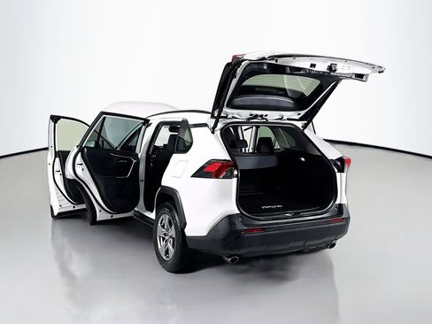 Used 2022 Toyota RAV4 XLE w/ Convenience Package image 28