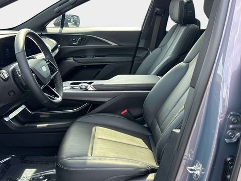 Certified 2024 Cadillac Lyriq Luxury AWD/4WD image 14
