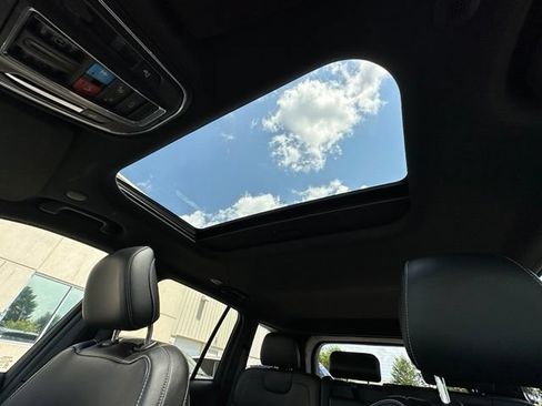 Used 2023 Jeep Grand Cherokee Altitude AWD/4WD image 24