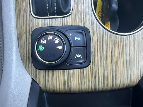 Used 2018 GMC Acadia Denali w/ Technology Package image 11