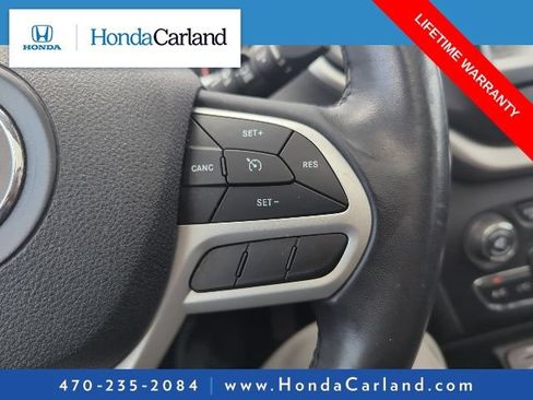 Used 2018 Jeep Cherokee Latitude Plus w/ Comfort/Convenience Group FWD image 7