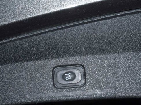 Used 2019 Ford Explorer XLT image 9