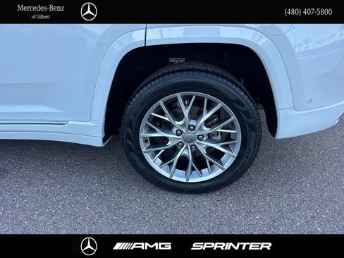 Used 2024 Jeep Grand Cherokee Summit w/ Luxury Tech Group V AWD/4WD image 9