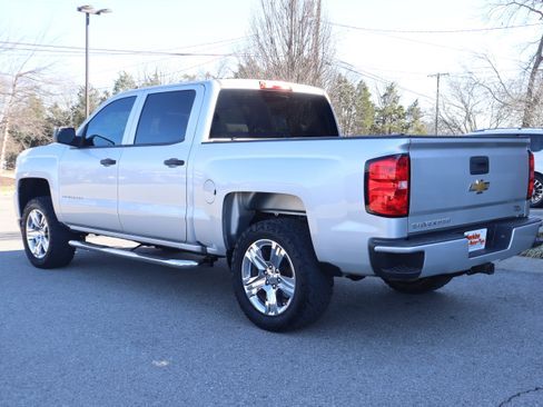 Used 2018 Chevrolet Silverado 1500 Custom w/ Custom Value Package image 10
