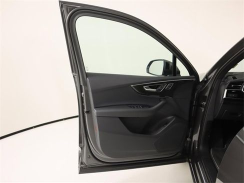 Certified 2025 Audi Q7 3.0T Premium image 10