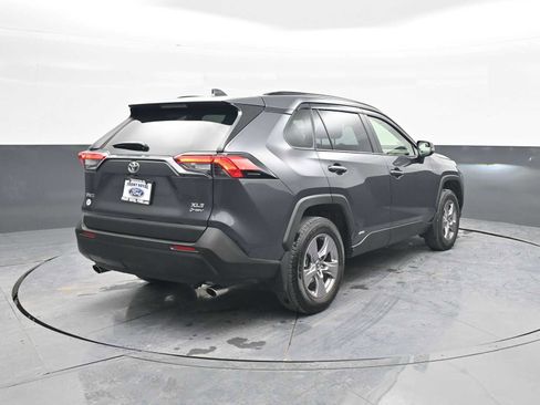 Used 2025 Toyota RAV4 XLE image 7
