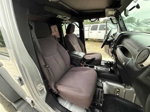 Used 2015 Jeep Wrangler Unlimited Sport w/ Connectivity Group AWD/4WD image 31