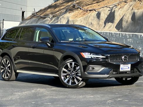 New 2026 Volvo V60 B5 Cross Country Ultra w/ Climate Package image 2